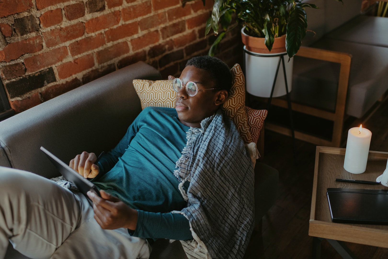 Image of the screen of Proloquo. There are square coloured buttons with words on them.